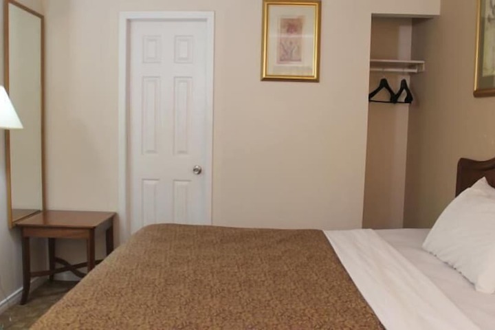 Room 13 of 23