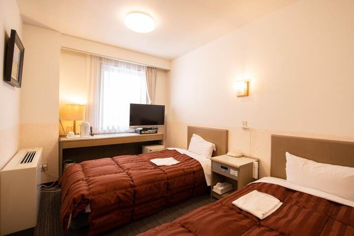 Room 13 of 37