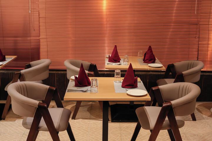 Dining 46 of 48