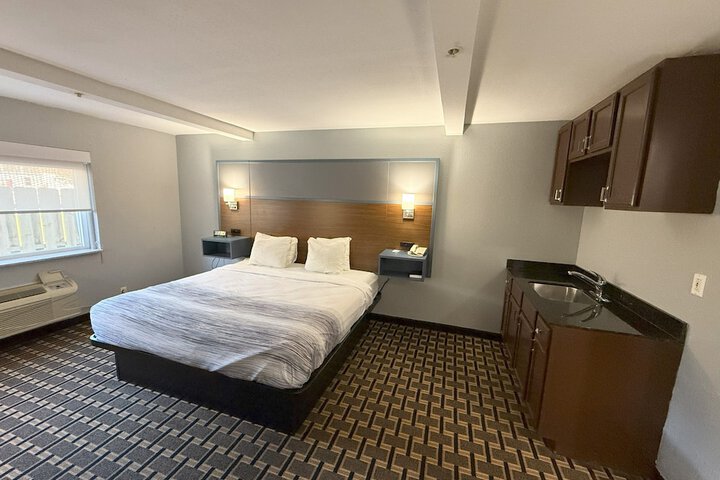 1 King Bed (13 of 25)