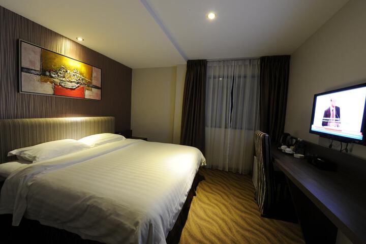 Room 11 of 27