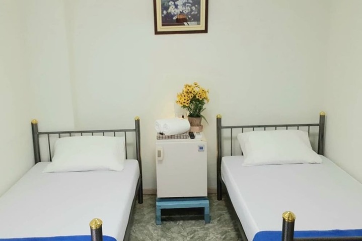 Room 14 of 33