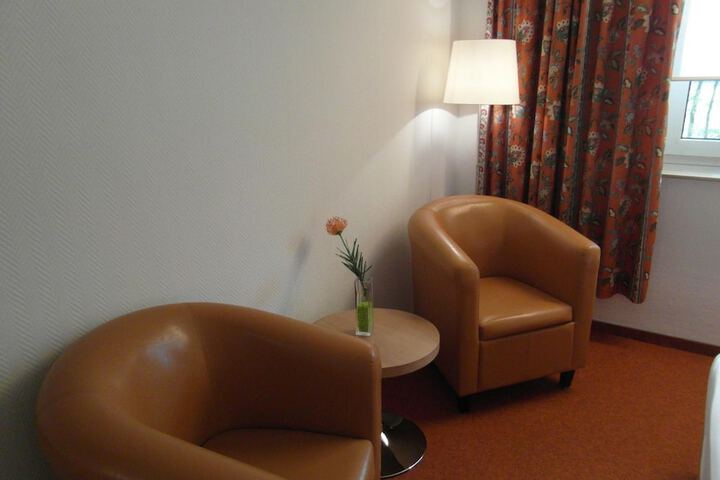 Room 15 of 37