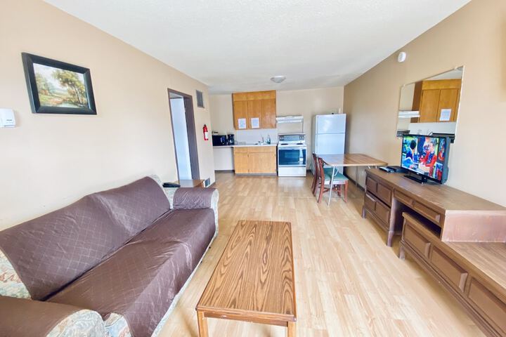 Room 5 of 12