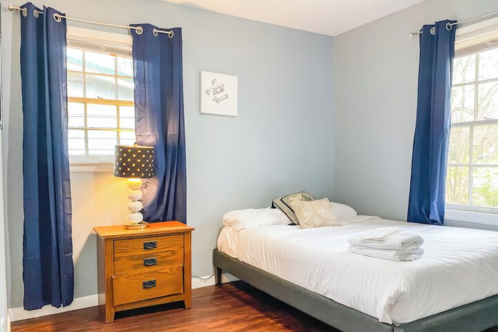 Room 5 of 32