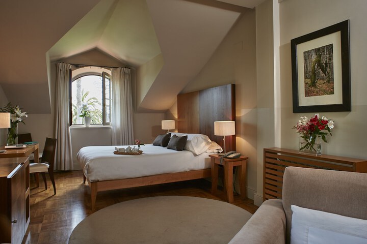 Room 3 of 61