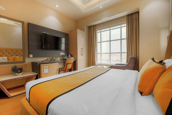 Room 32 of 77