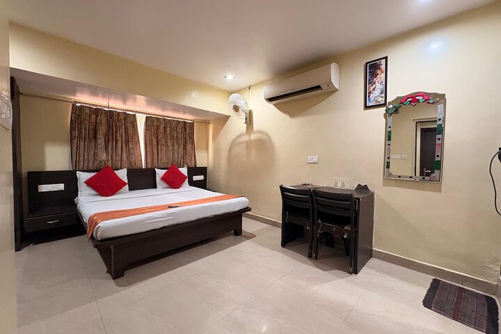 Room 6 of 28