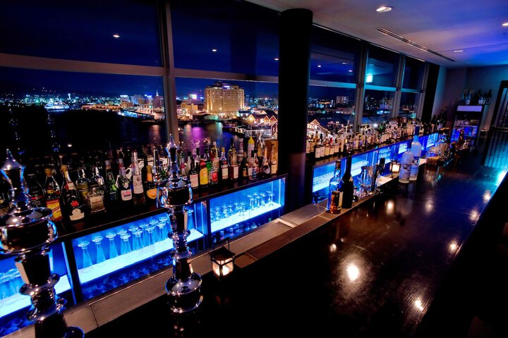 Lounge 25 of 32