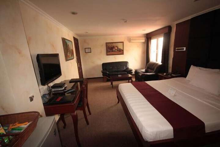 Room 5 of 38