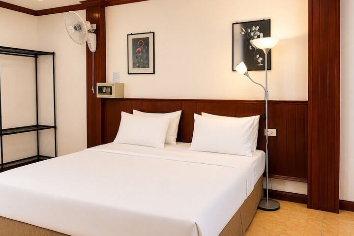 Room 132 of 208