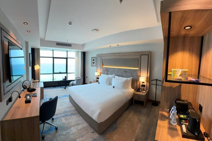 Room 8 of 86