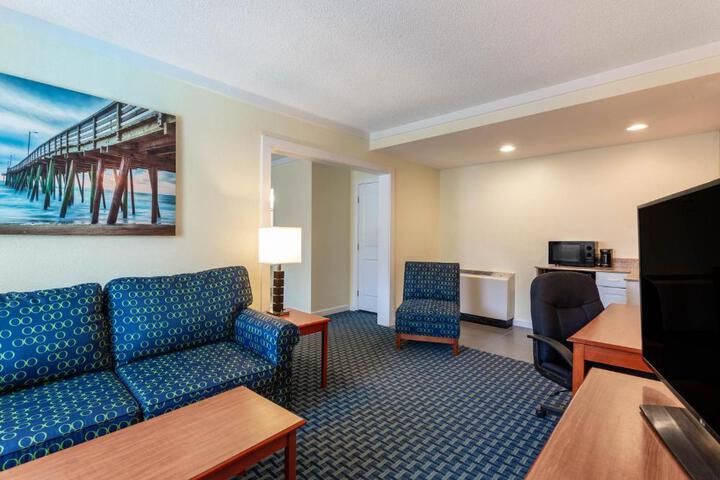 1 Queen Bed Studio Suite (13 of 25)