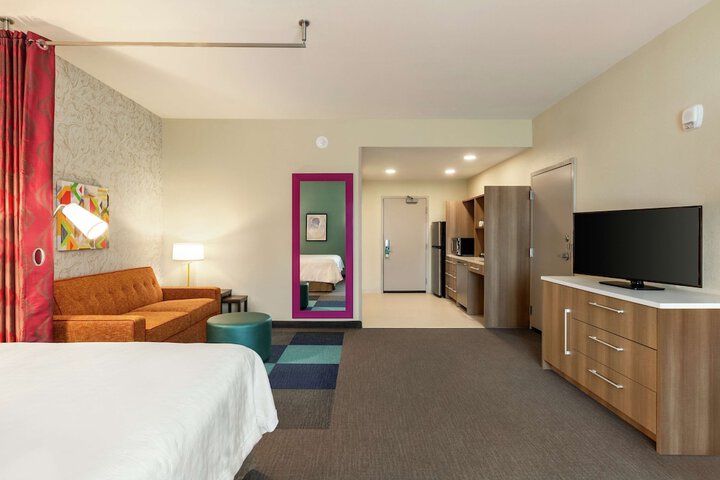 Room 7 of 28