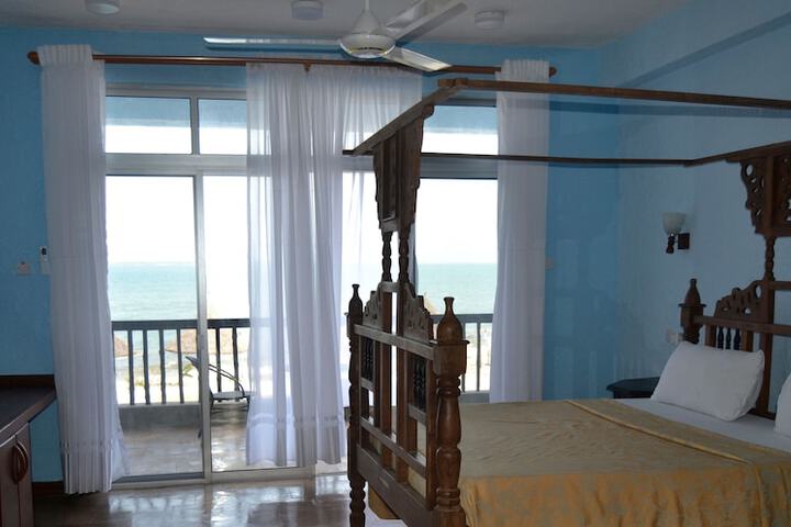 Room 8 of 146