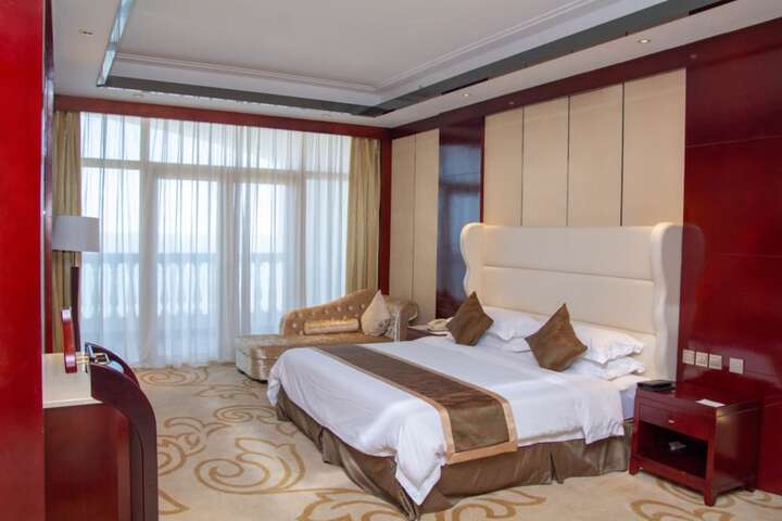 Room 32 of 46