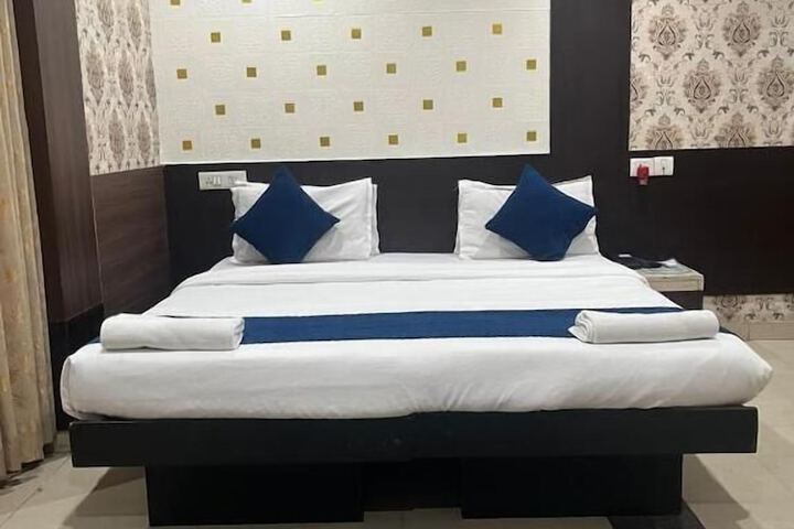 Room 2 of 16