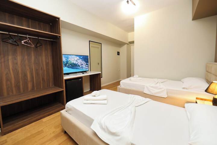 Room 28 of 73