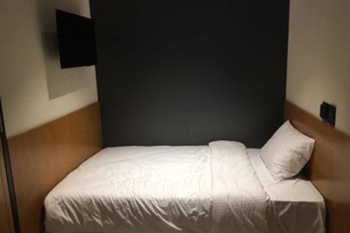 Room 8 of 17