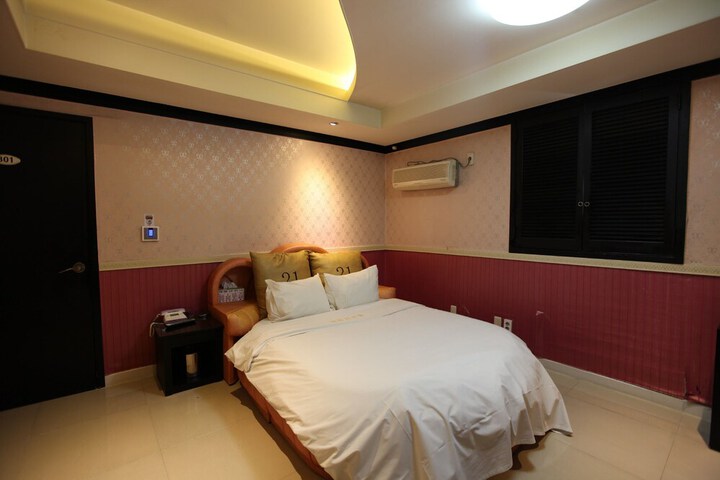 Room 34 of 52