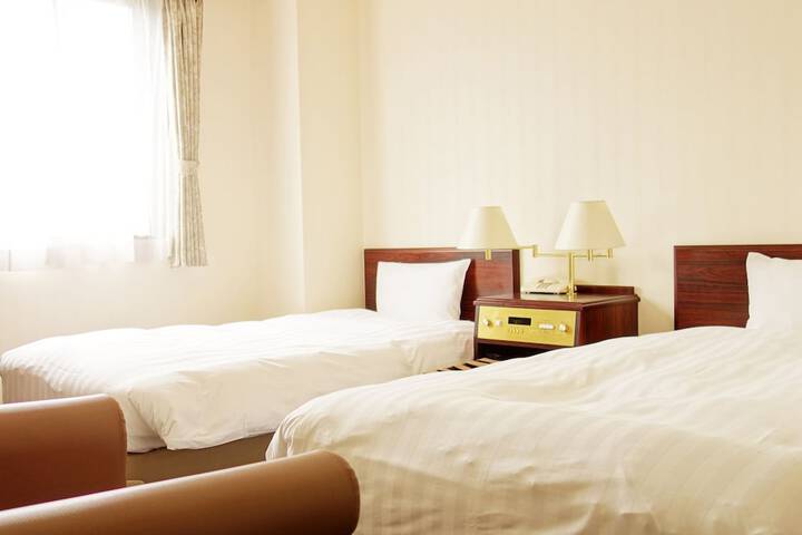 Room 16 of 33