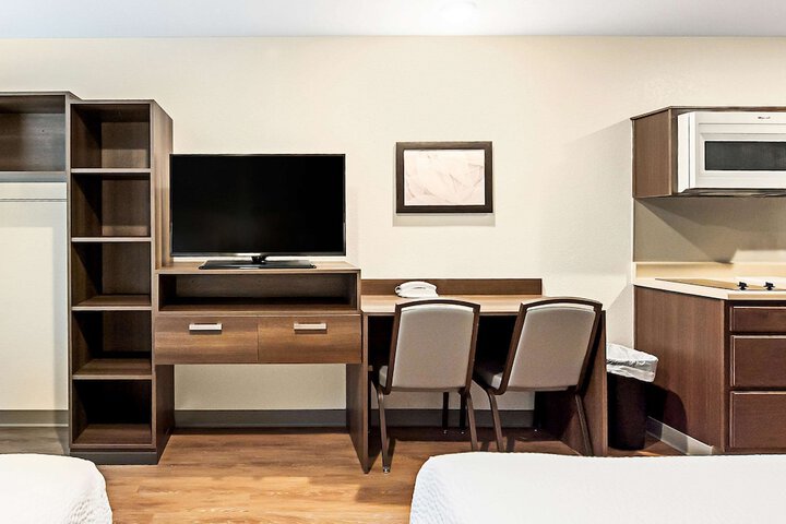 1 Queen Bed (8 of 26)