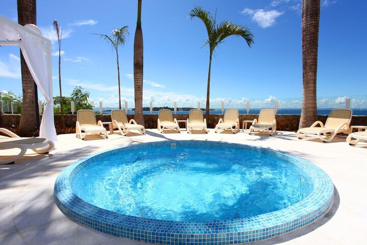Hotel Pool