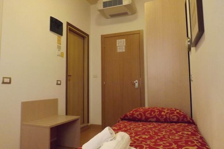 Room 27 of 67
