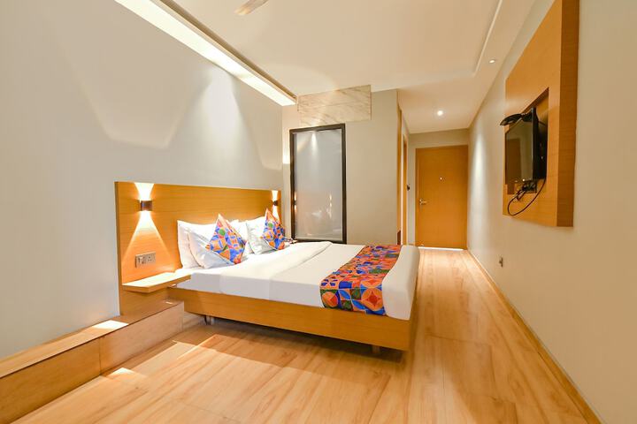 Room 11 of 32