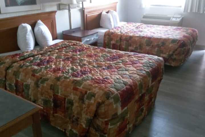 Comfort 2 Double Beds Accessible (2 of 5)