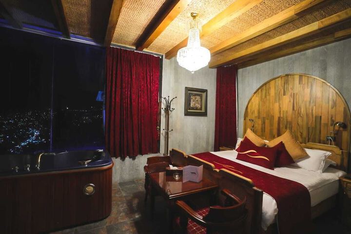Room 13 of 39