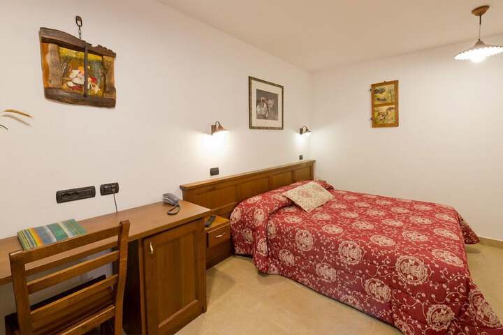 Room 2 of 85