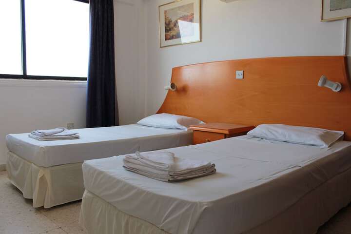 Room 6 of 38