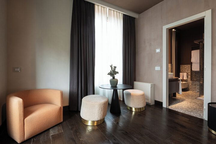 Room 10 of 26