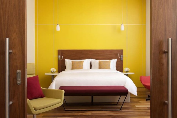 Room 8 of 34