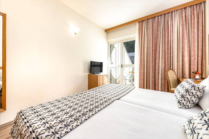 Room 7 of 75