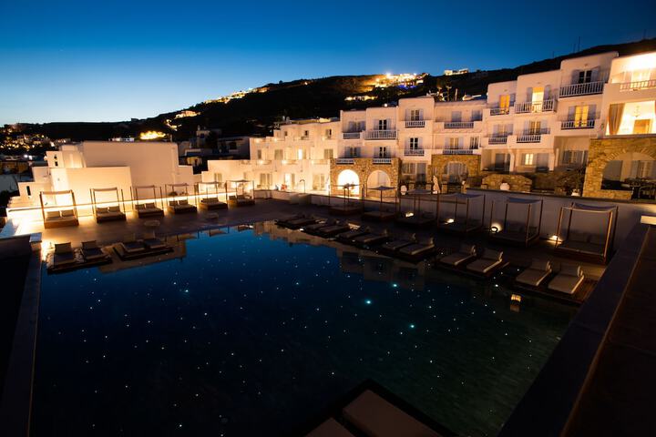 Hotel Pool