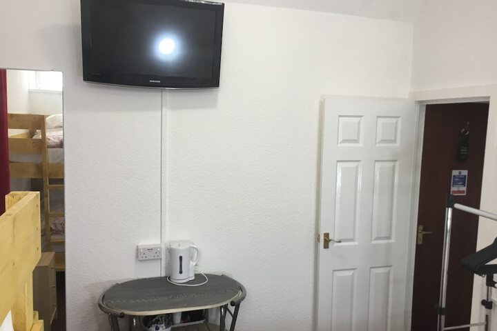 Room 9 of 148