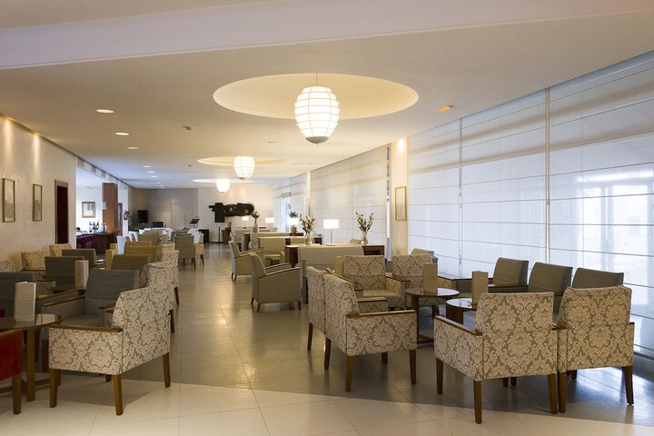 Lounge 60 of 88