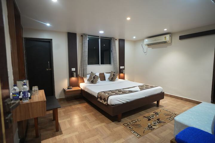 Room 5 of 20