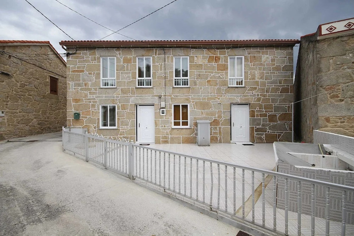 House - 5 Bedrooms with Sea views - 107775