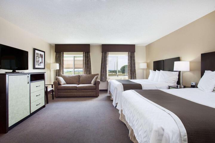 2 Queen Beds (3 of 4)