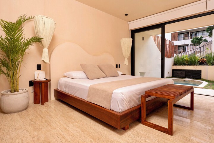 Room 12 of 42