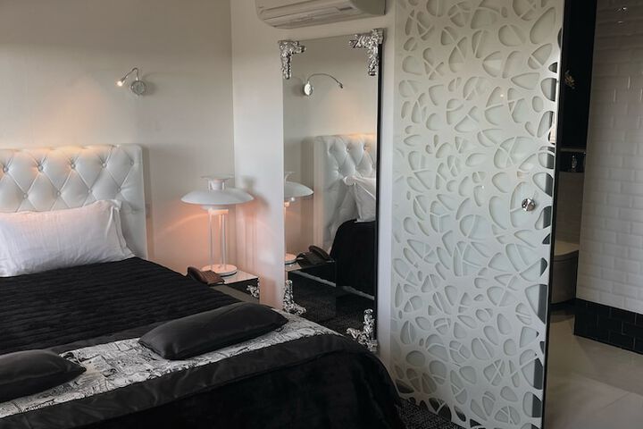 Room 30 of 106