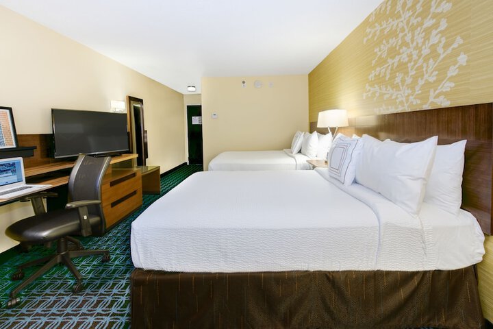 Quadruple Accessible Queen Size Bed (1 of 5)