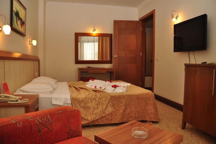 Room 2 of 5