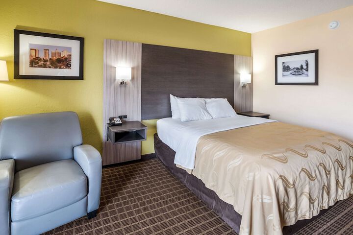 1 King Bed (7 of 22)