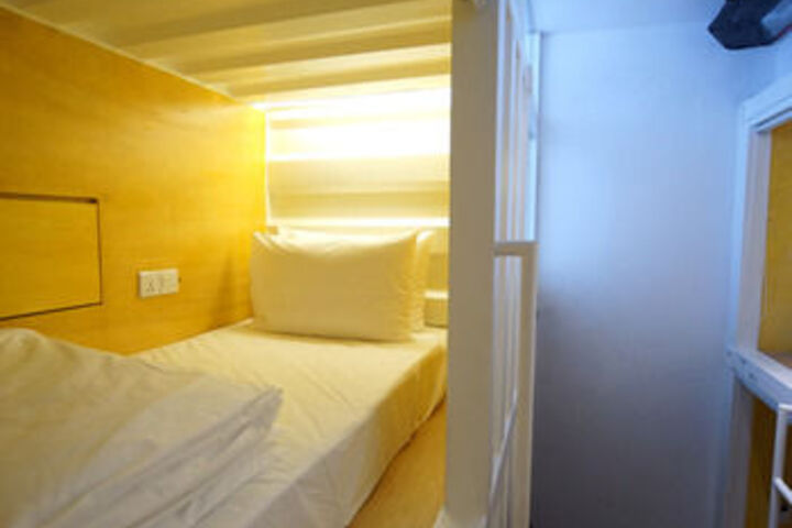 Room 32 of 74