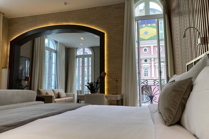 Room 6 of 77
