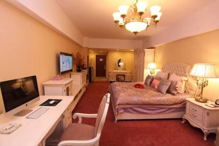 Room 14 of 32